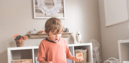 Jak dobrać pomoce dydaktyczne Montessori do wieku i etapu rozwoju dziecka?
