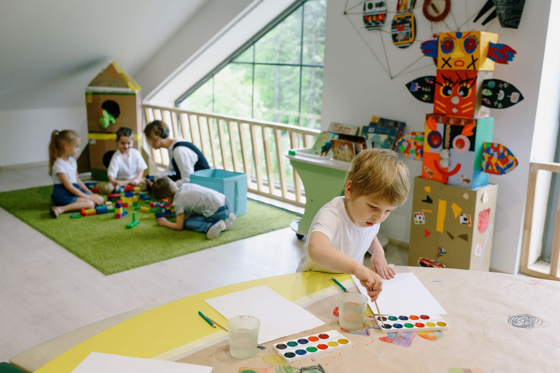 Jak wybrać zabawki edukacyjne do przedszkola lub żłobka, aby dobrze wykorzystać budżet placówki?